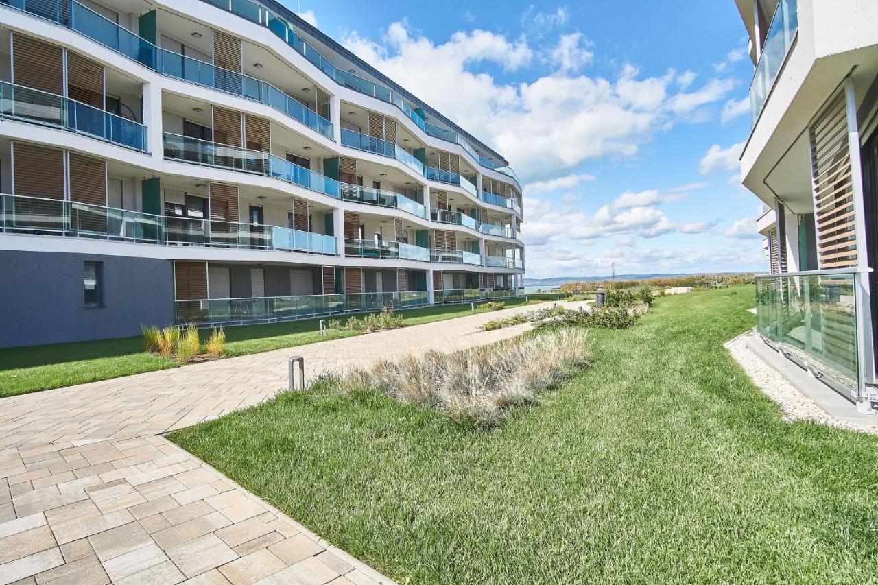 Azur Apartment - Hostaid Siófok Eksteriør bilde